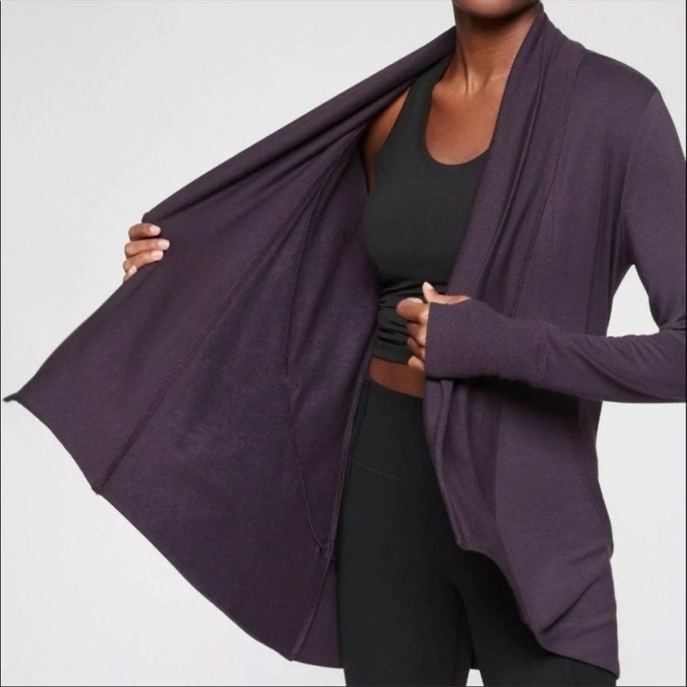 Athleta Pranayama Wrap in Crocus, Size Medium